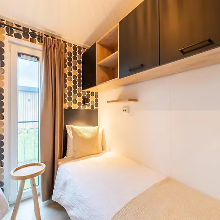 Holiday home In 't Groene Hart On The Water, Cleaning Included Oud Ade